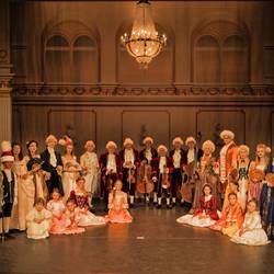 8 Museum Tanzen und Springen Foto Schlosscompagnie