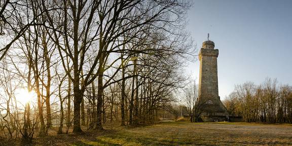 Bismarckturm mit Park