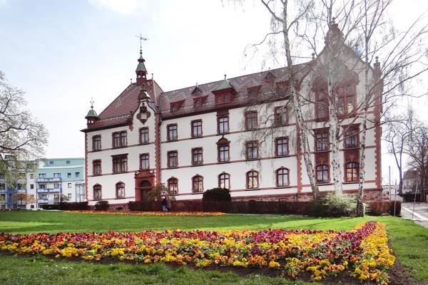 Bürgerpark mit Pflegeheim "Bürgerheim"